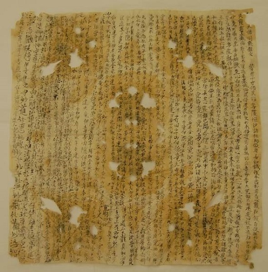 Fig. 2 Silver Amitabha triad (left) and votive inscription (right), 1383, Leeum, Samsung Museum of Art